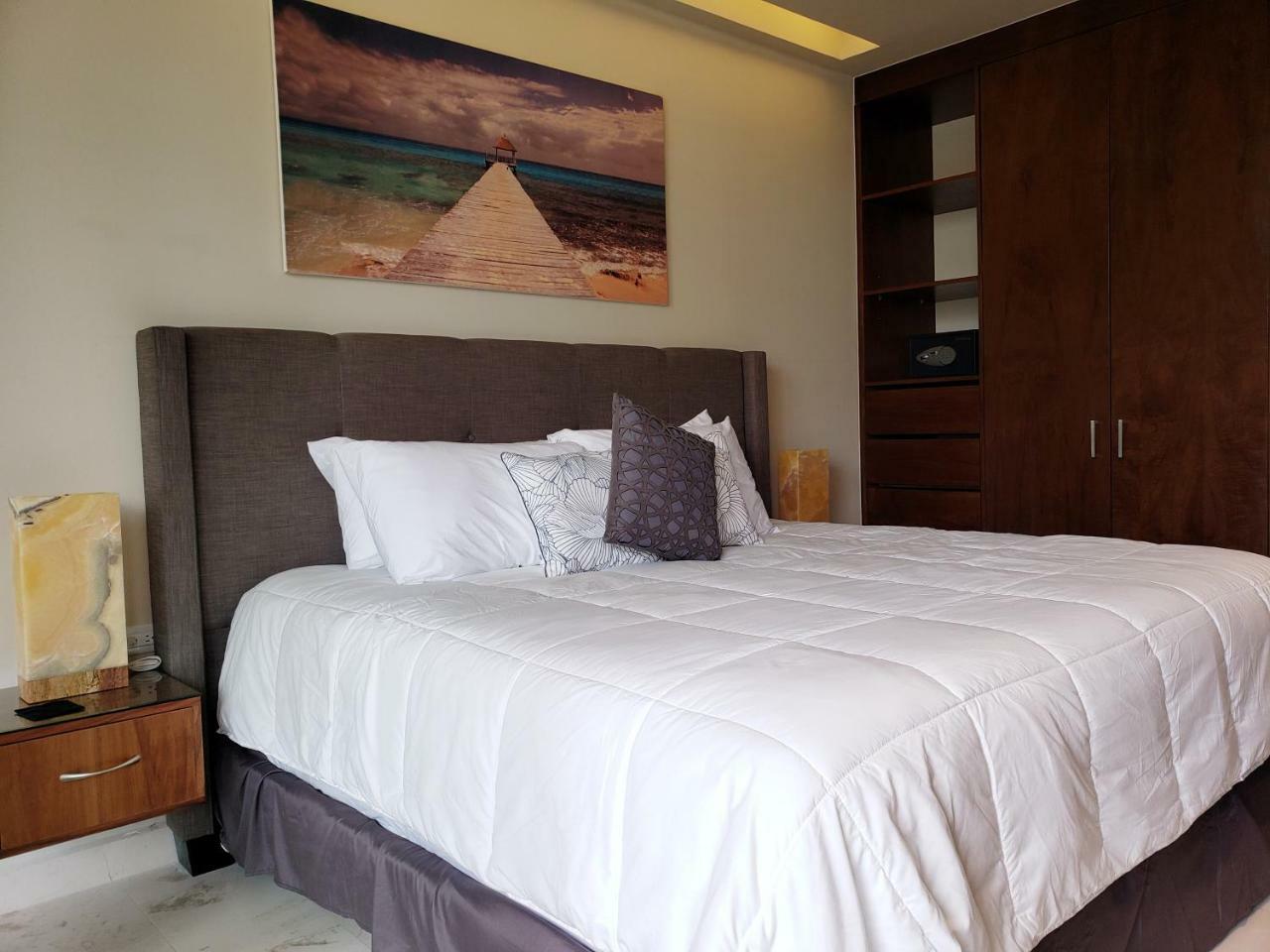 Well Located 2 Bedroom In Miranda Brand New Building By Happy Address Apartamento Playa del Carmen